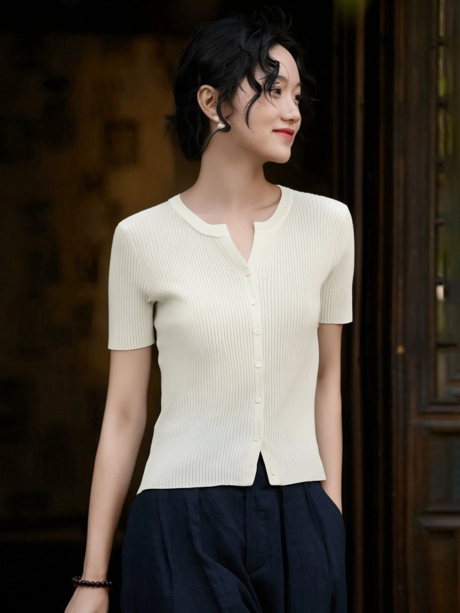 

Новая летняя трикотажная футболка Chivirin с охлаждающим эффектом, женская модная футболка стандартного кроя, однотонная, для повседневной носки