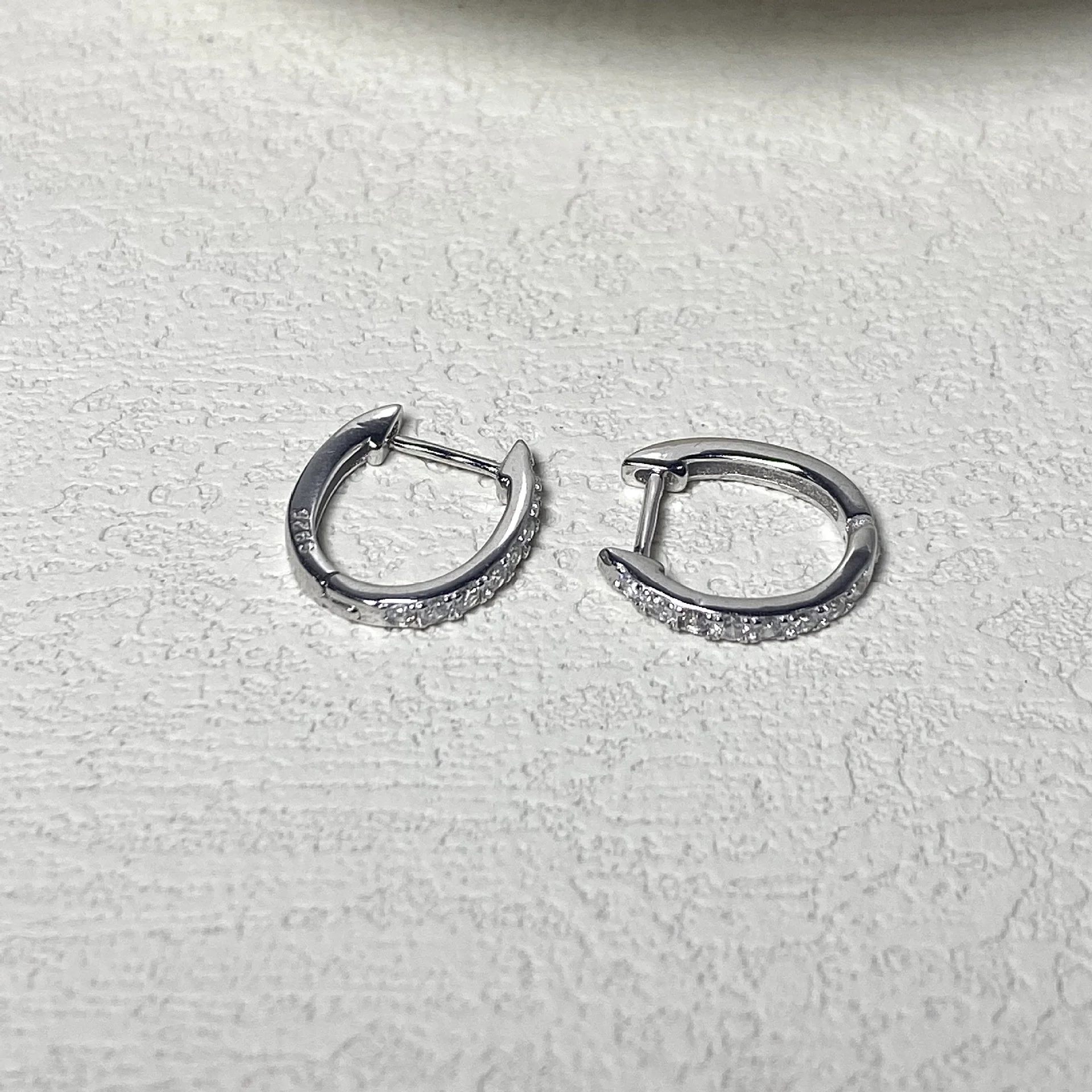 

Simulated D Color Moissanite Loop Earring 925 Sterling Sliver 18k White Gold Hoop Earring for Women Sparkling Fine Jewelry