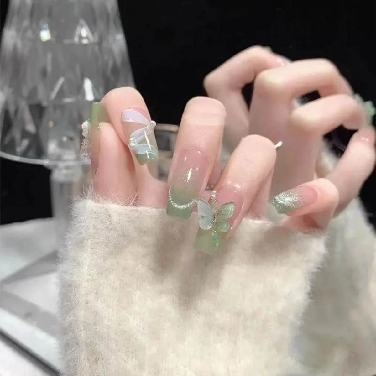 

24Pcs Mid-length Ballet Press on Fake Nails Green Gradient Cat's Eye False Nails 3D Butterfly Flower Pearl Reusable Manicure Tip