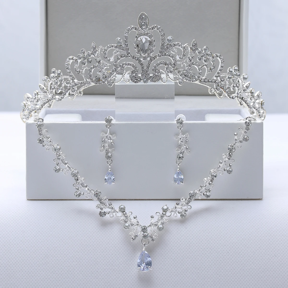 Itacazzo Bridal Headwear	Silver-color	Exquisite	Style	Brief	Ladies\' Wedding Crown	Necklace Earrings 4 Pcs Set	(Without Box)
