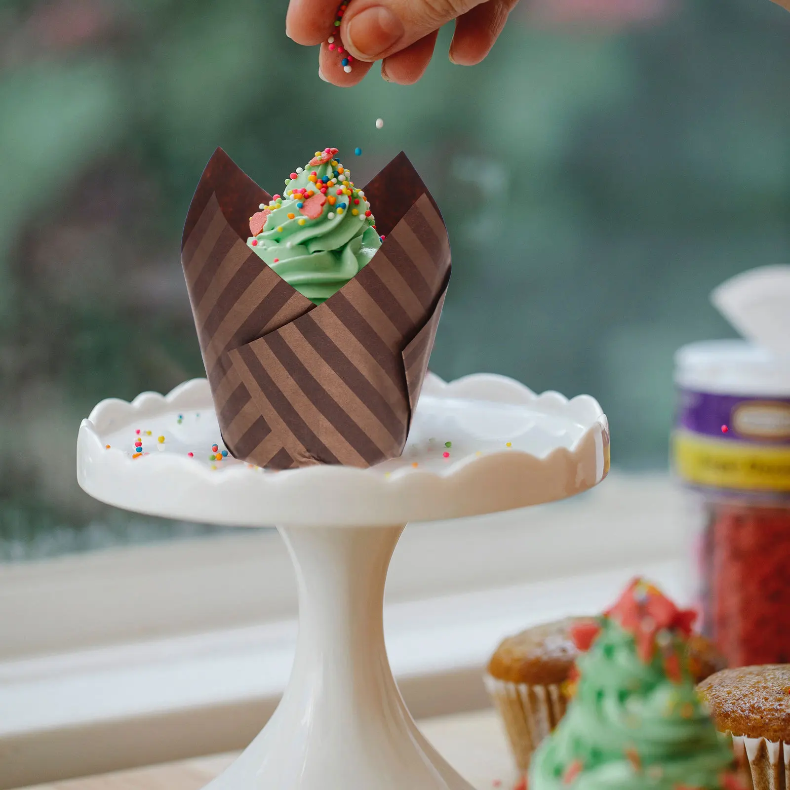 

100 Pcs Flower Shape Cake Cups Muffin Wrappers Oil-proof Paper Cupcake Liners Food-safe
