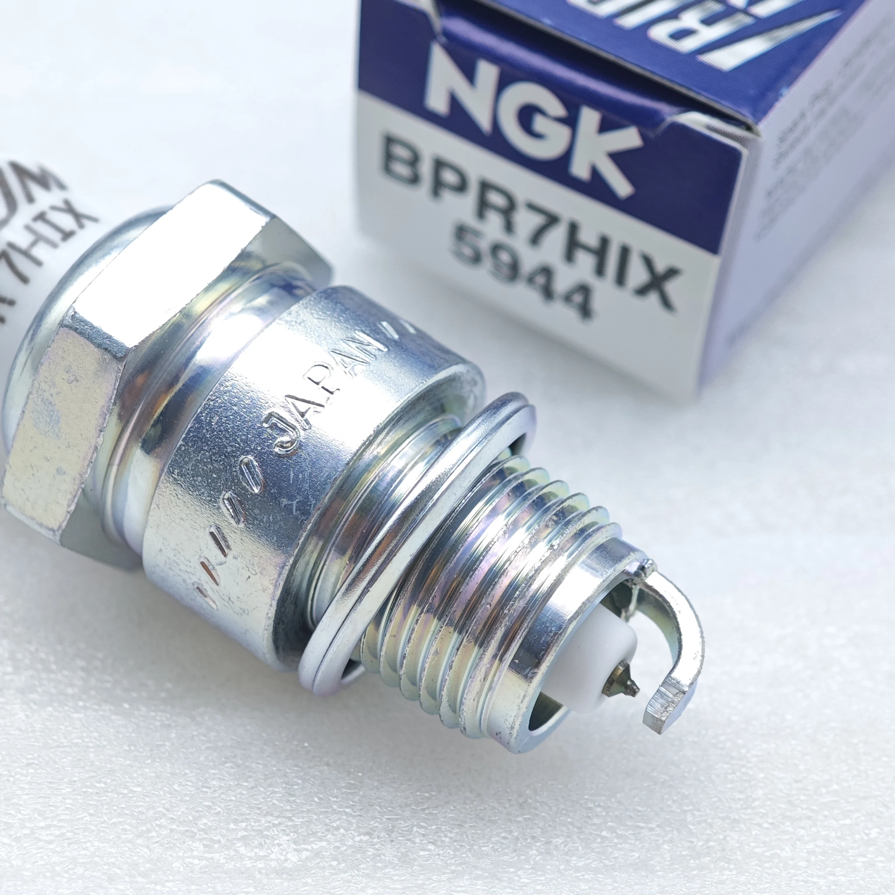 1pcs BPR7HIX 5944 NGK Iridium IX Spark Plug Upgrade BP7HS BPR7HS