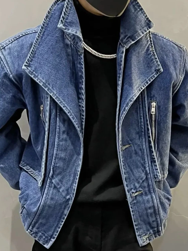 Immagine 6: Giacca di jeans corta da uomo, nuova collezione primavera/autunno, design premium, effetto due pezzi, con doppio colletto e inserti.
