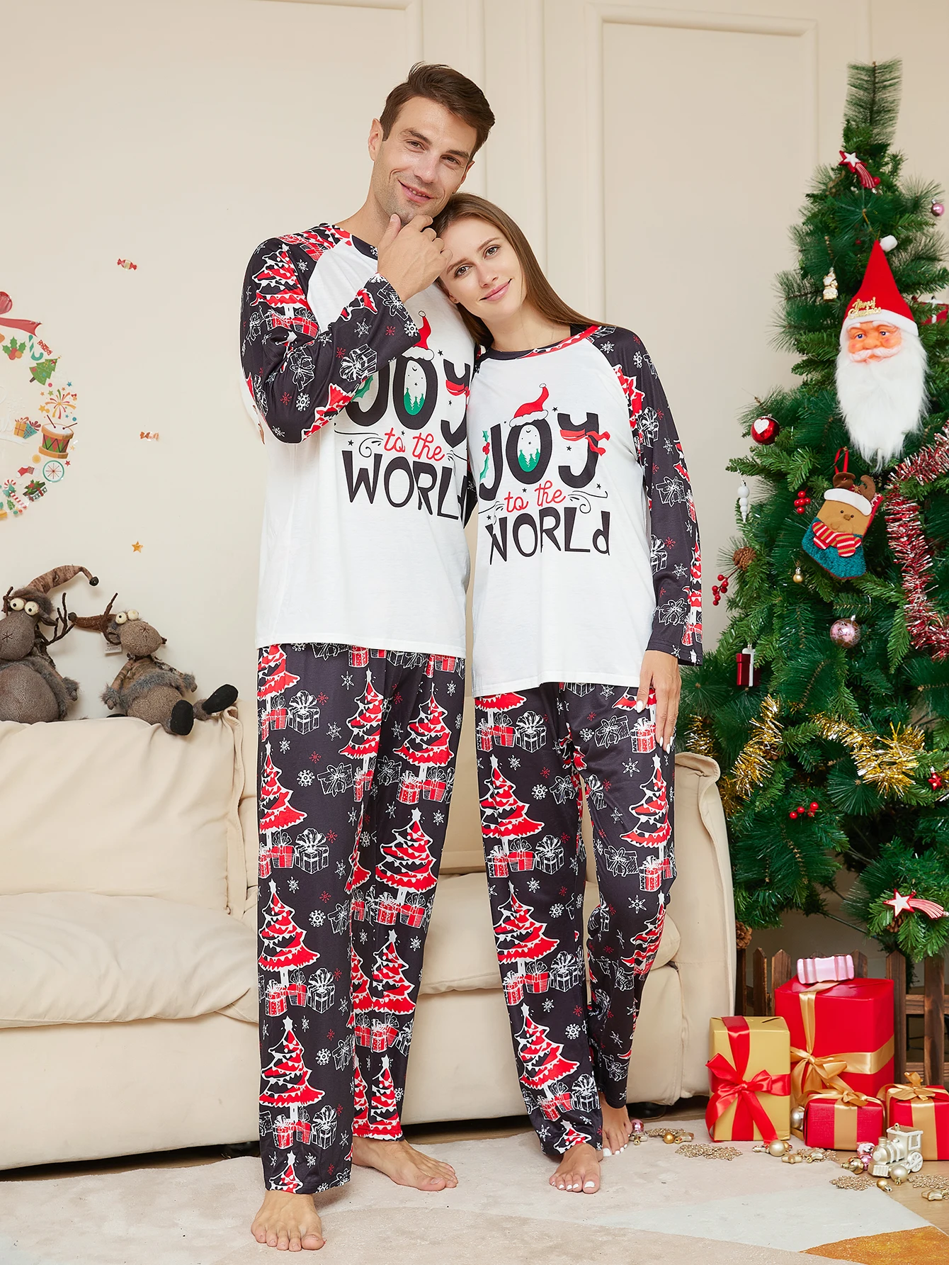 

Романтический рождественский подарок: пижама для пар с надписью «Joy to the World» и праздничными узорами