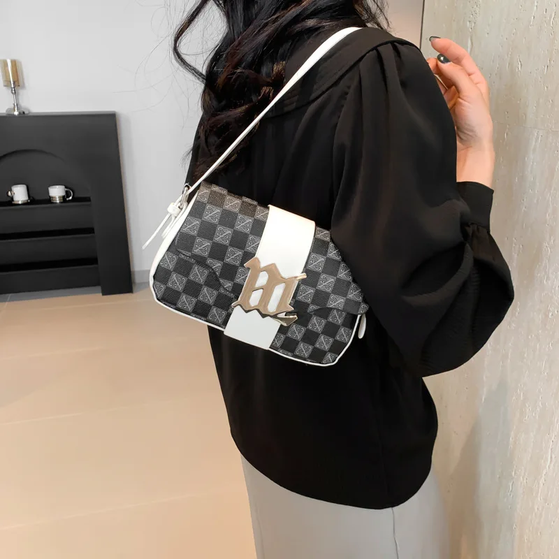 French niche armpit bag women\'s new 2024 fashion luxury texture fashion hand bill shoulder bag texture simple small square bag