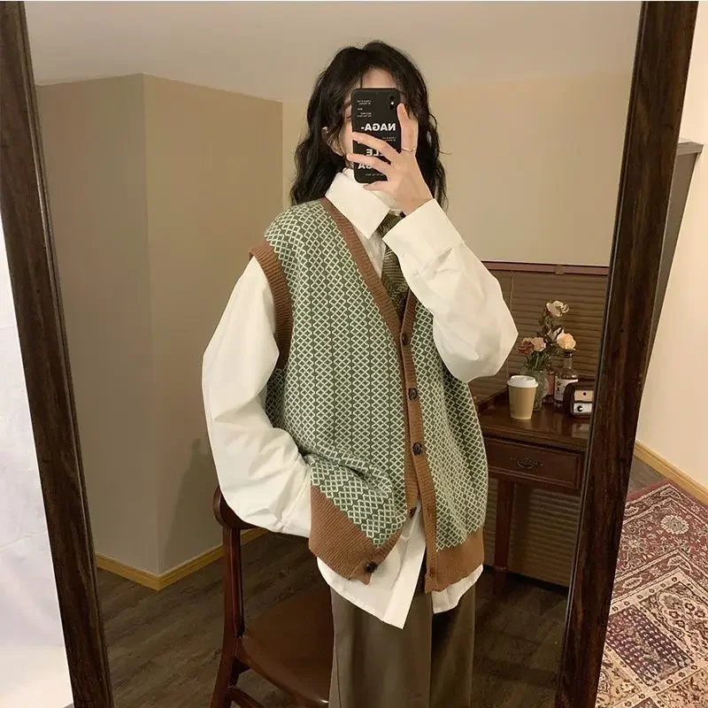 Winter Button Plaid Vest Knit Tops for Woman Green V-neck Women\'s Sweater Jersey 90s Vintage Korean Fashion Crochet 2024 Y2k