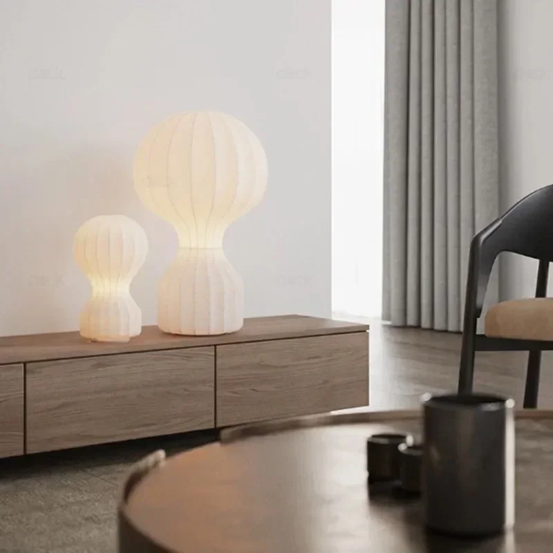 

2025 Gatto Cocoon Table Lamp Designer Lustre Japanese Light Art Creative Silk Lamps Hotel Bedroom Sofa Bedside Lamparas Home Dec