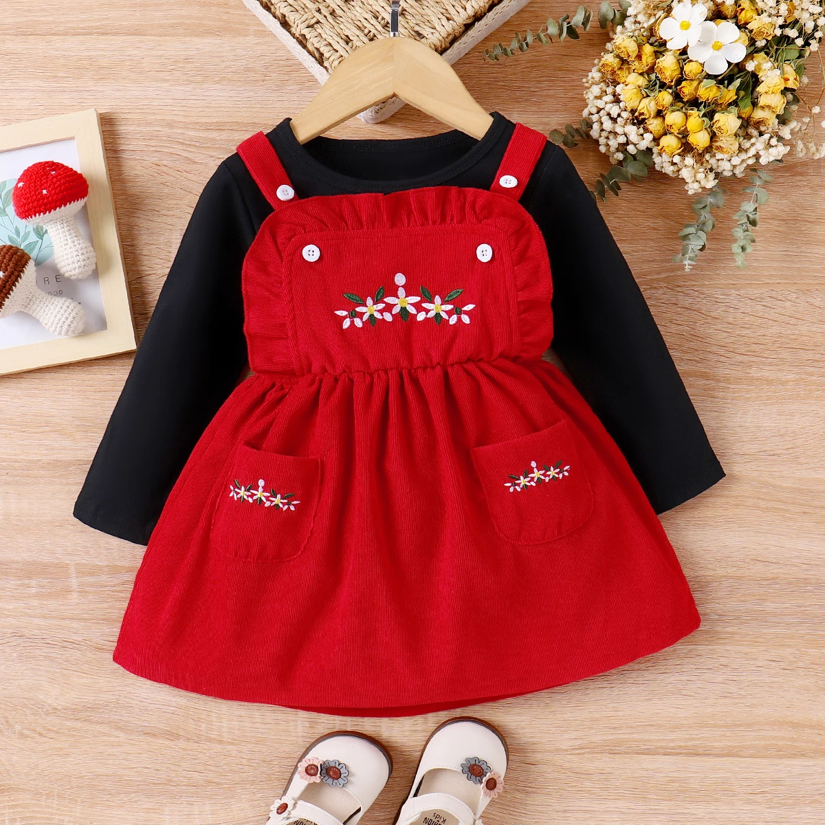 

PatPat 2pcs Baby Girl Floral Embroidered Corduroy Cami Dress and Solid Long-sleeve Top Set