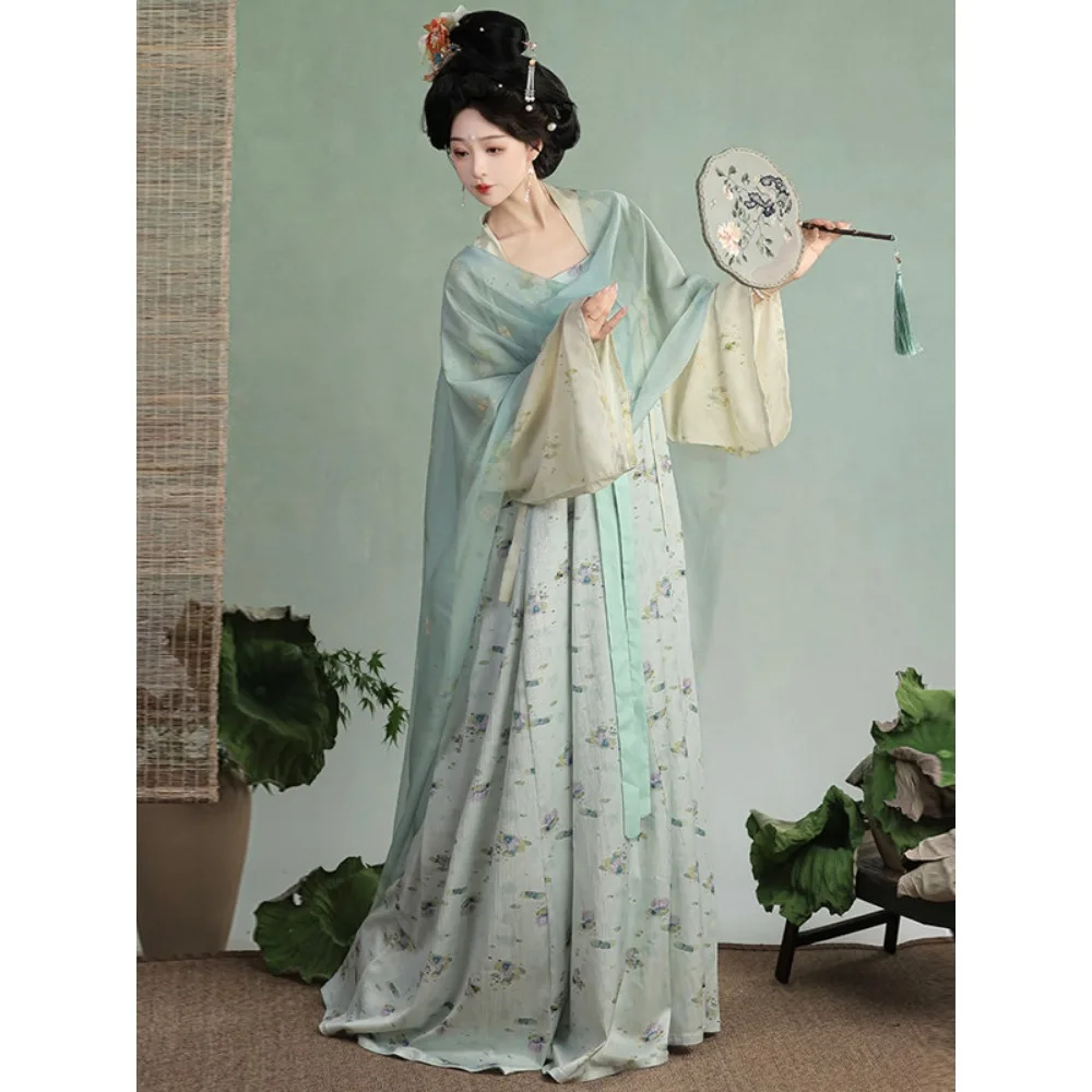 Hanfu made in Tang Dynasty, clothed in Famen Temple, chest-length skirt, looking thin in summer