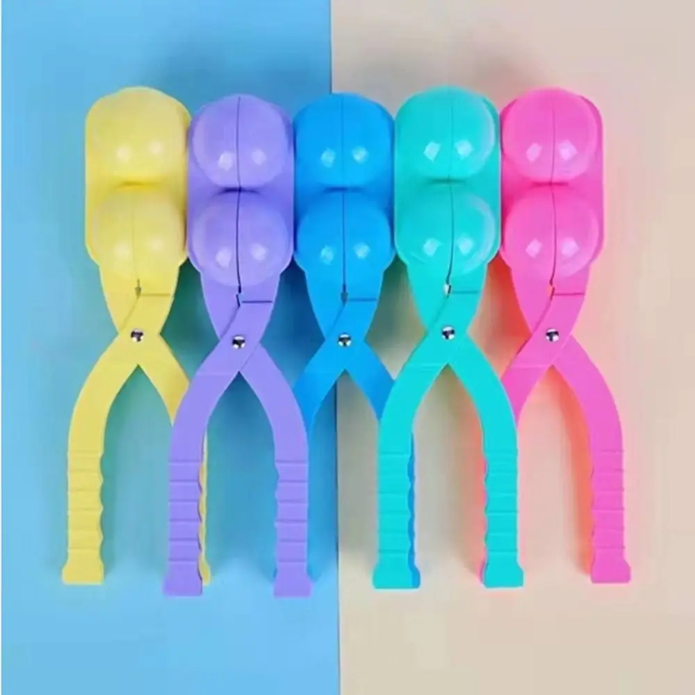 Leuke Plastic Winter Sneeuw Speelgoed Willekeurige Kleur Voetbal Vormige Sneeuwbal Clip Sneeuwbal Maker Tool Kids Gift