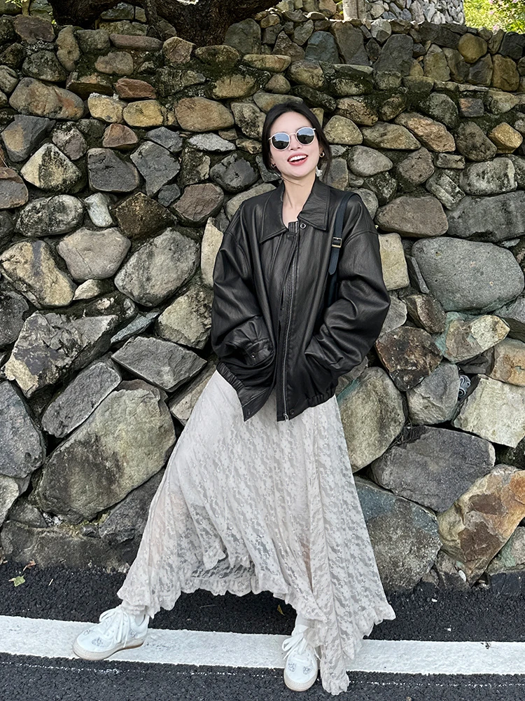 Jaqueta Feminina de Couro PU Solta Preta e Dourada para Motocicleta, Casaco Chique e Moderno com Zíper para Outono/Inverno