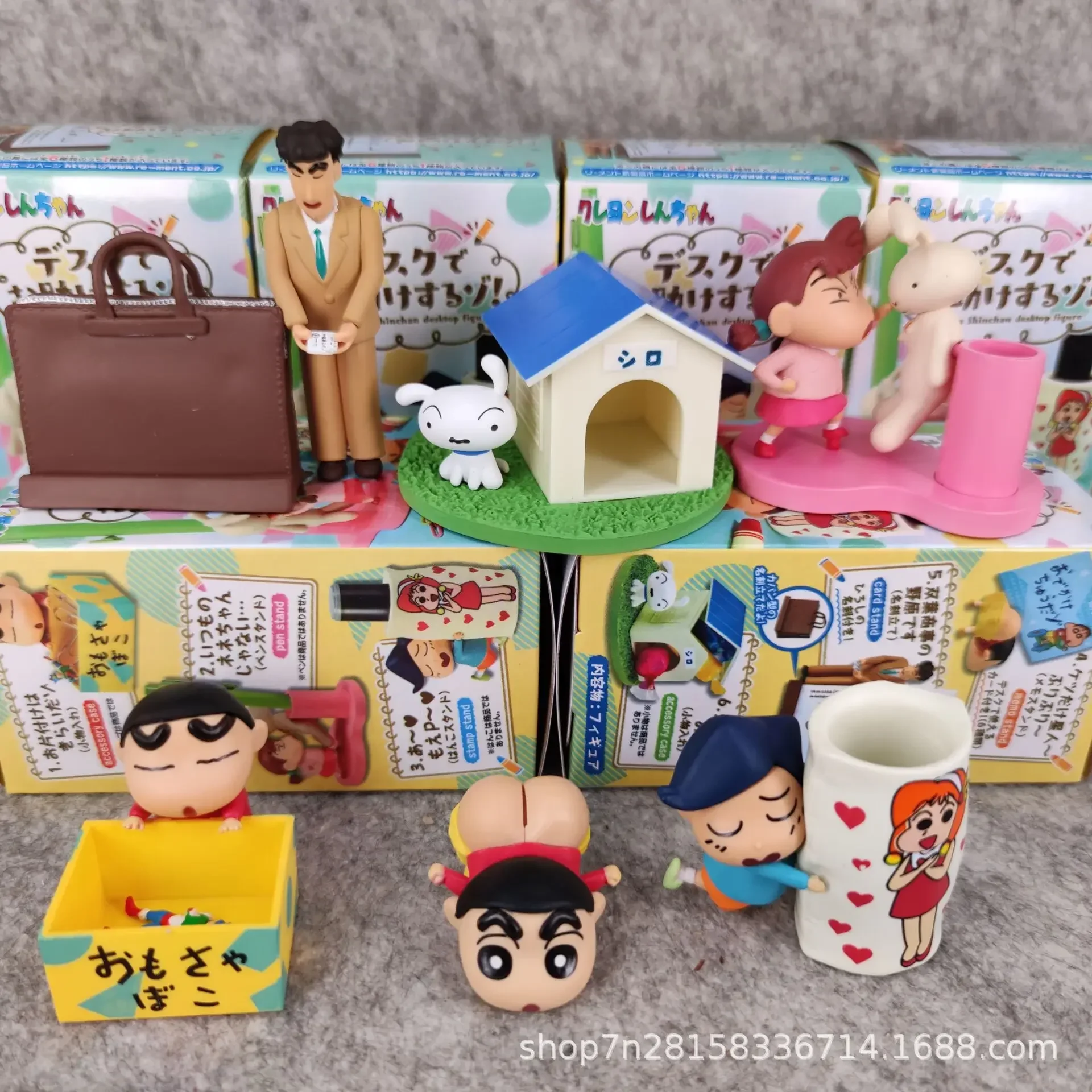 Bandai 1pcs Willekeurige Stijl Nieuwe Anime Crayon Shin-chan Pen Container Kawaii Figuur PVC Model Speelgoed Pop verzamelen Ornamenten Geschenken