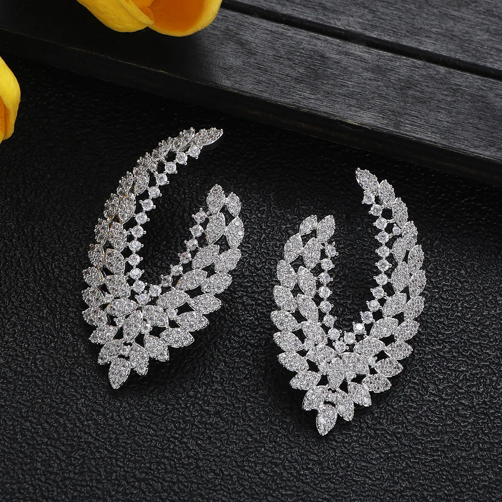 HIBRIDE Heavy craftsmanship shine V-stud earrings temperament jewelry for women suitable for daily prom party wedding gift E282
