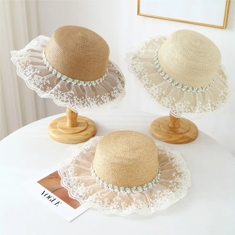 

A hat for women's outdoor vacation style with large brim and