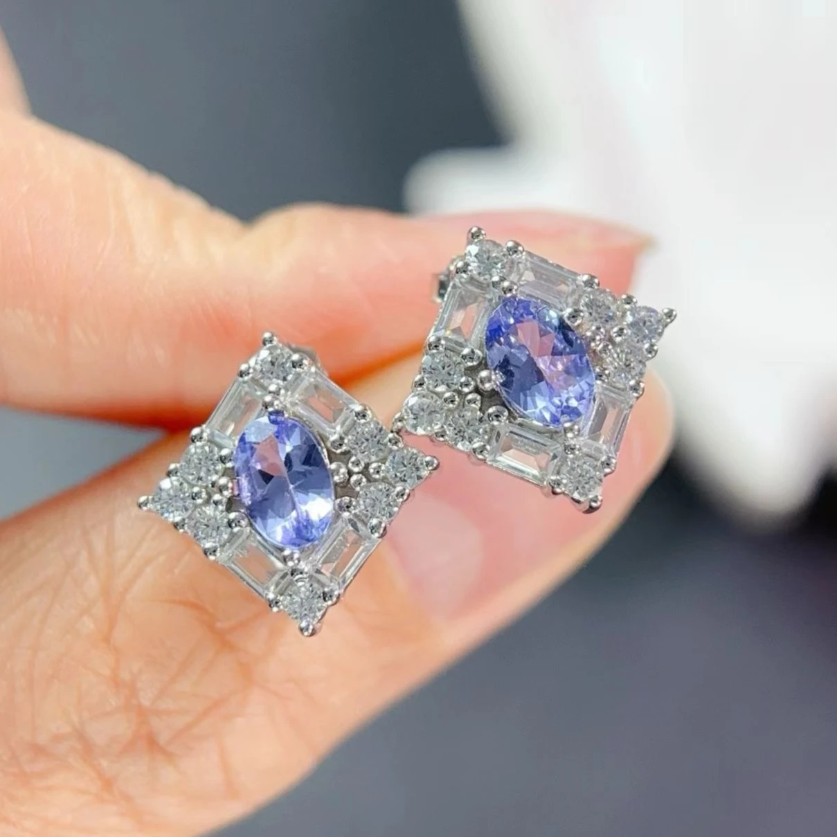 

Серьги-гвоздики из стерлингового серебра 925 пробы с натуральным танзанитом, 6x4 мм, подлинные ювелирные изделия из танзанита, геометрический дизайн с ореолом, серебряные серьги