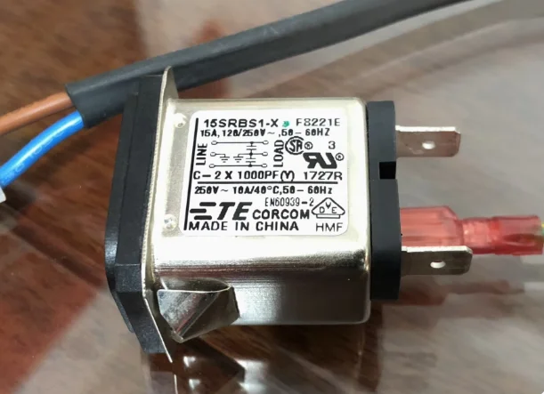 

1 шт. TE CORCOM 15SRBS1-X 15A 250 В