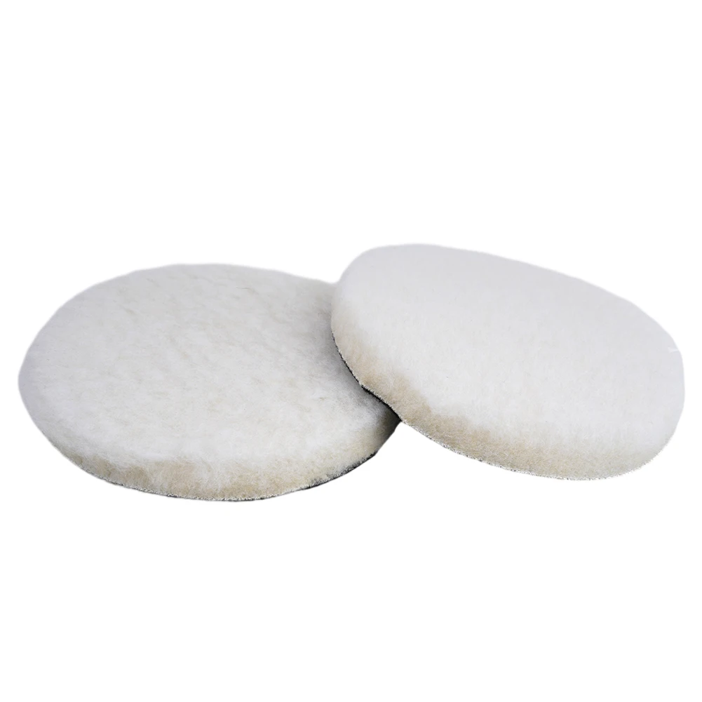 A Pack Of 2 5/6/7 Inch Wool Polishing Pads. The Hood Is Polished On The Bumper Of The Car. High Quality Strong Cleaning Power.