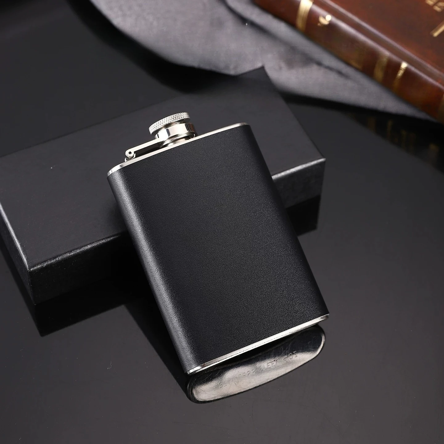 Stainless Steel Hip Flask Leakproof Container Whisky Flagon Portable Convenient Liquor Flask Outdoor