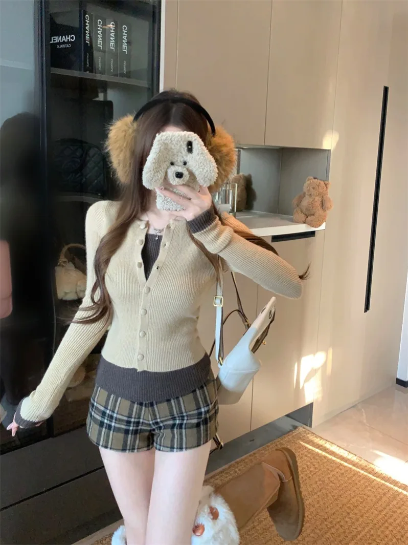 

Kumikumi Long Sleeve Knitted Sweater Women's Slim Fit Color Block Design Versatile Spring Top Korean Style Commute Fashion