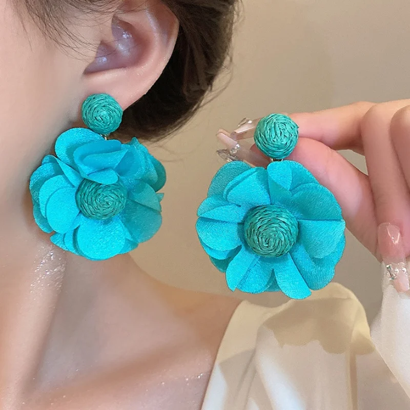 Trendige handgemachte Bast bunte Blumen-Tropfen-Ohrringe für Frauen, Vintage-Strickstoff-Ohrring, Urlaub, Party, Schmuck, Geschenke