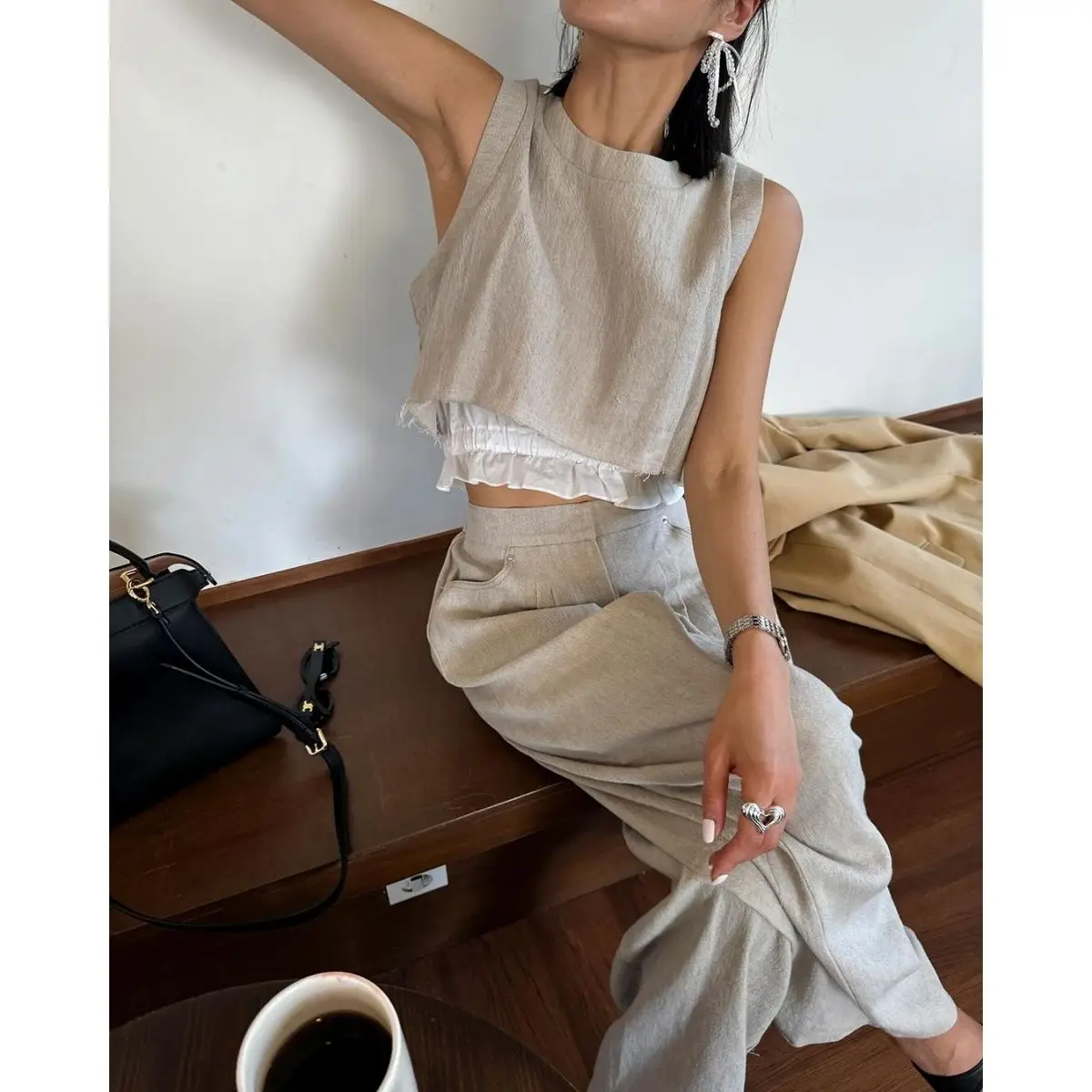 Fashionable Round Neck Sleeveless Top + Trousers Suit