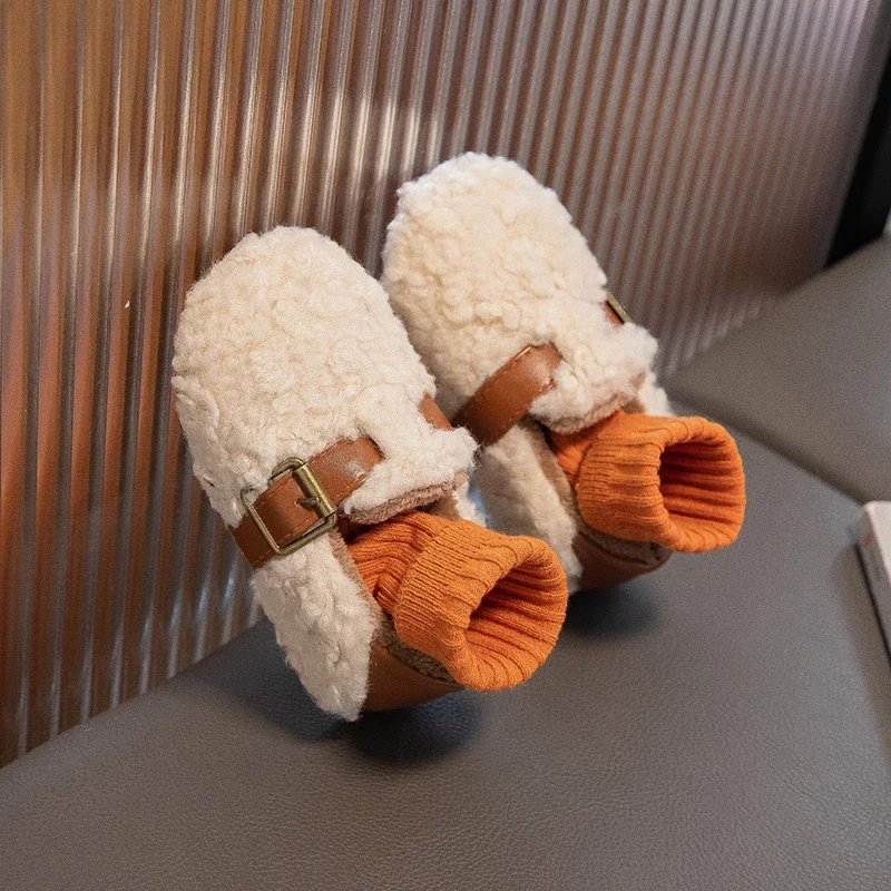 أحذية قطنية للأطفال بيج سميكة دافئة الفتيات حذاء كاجوال 2025 الخريف الشتاء الكاكي شقة عدم الانزلاق الفتيات الاطفال الفراء الأحذية