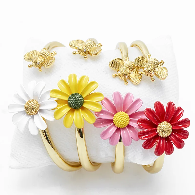 

Forest Style Sweet Internet Celebrity Atmospheric Fashion Daisy Flowers Smal Bees Huggie Open Bangle Women's Trendy Accessories