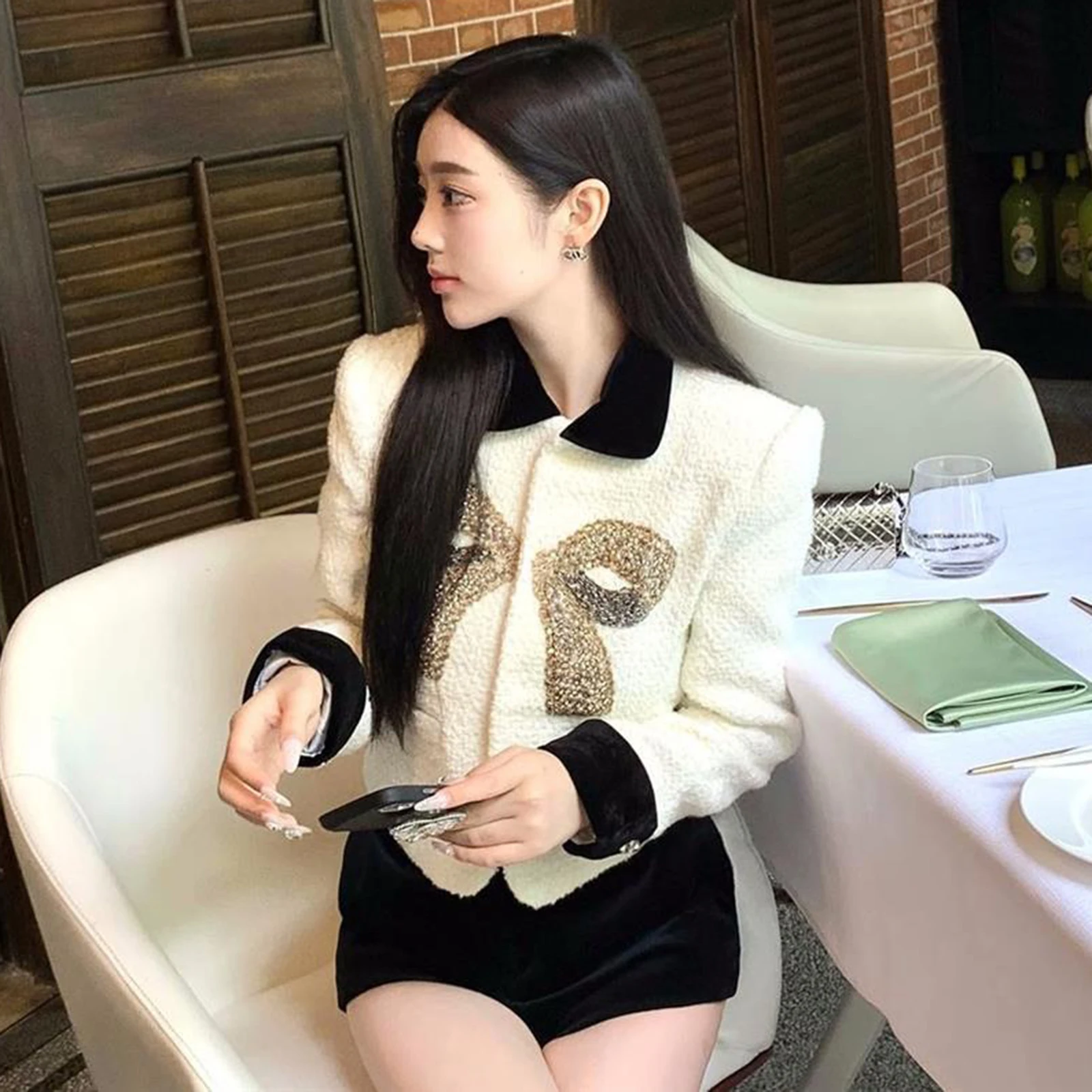 Vintage Small Fragrance Tweed Jacket for Women Trendy Beaded Bow Decoration Coat Elegant Cropped Outwear for Spring High Quality