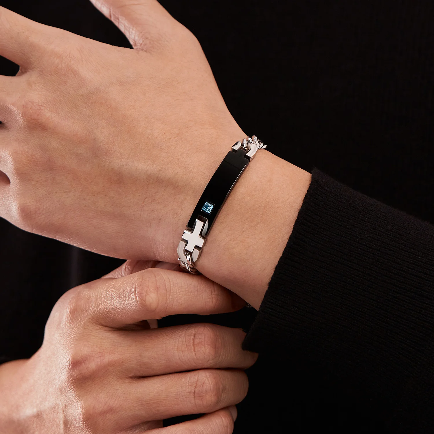 

Customized Stainless Steel ID Tag Bracelets Engraved Nameplate Couple Lover Gift for Men Women Dad Mom Valentine's Day