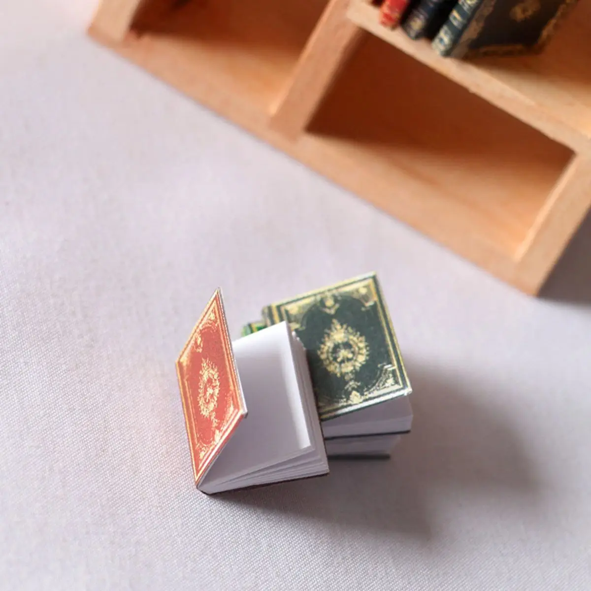 Scala 1:12 Mini Flip book miniature casa delle bambole classico europeo Notebook finta gioca mobili decorazione oggetti di scena per bambole