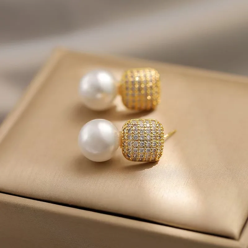Luxurious Sparkling Micro Inlaid Zircon Gold Square Metal Pearl Earrings with Charm New Jewelry Party Women's Fashion Accessorie