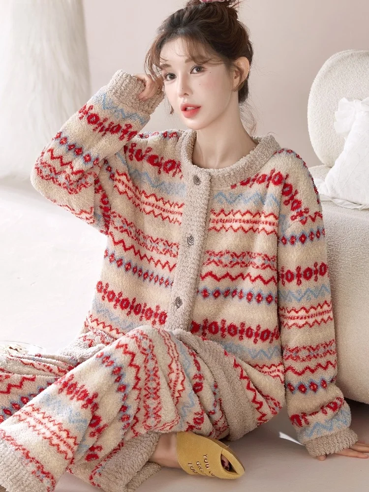 victoria-coral-fce-spwear-dames-2025-nouveau-hiver-haut-sens-lait-velours-exterieur-portable-maison-vetements-femmes