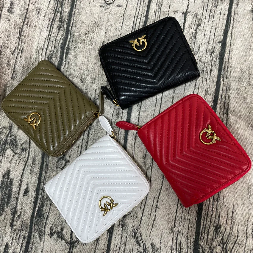 

Quilted Sheepskin Leather Short Wallet, Ladies' Minimalist Coin Purse, Classic Versatile Clutch for Daily Use