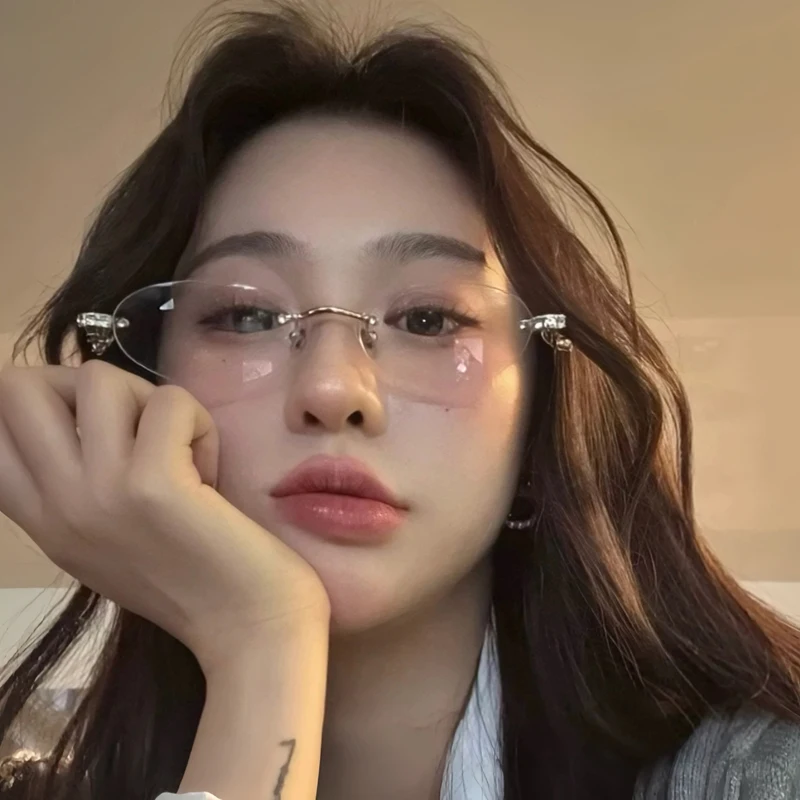 Occhiali protettivi Trend Occhiali da sole con rivetti ovali piccoli senza montatura Occhiali da sole con montatura in metallo di marca Occhiali da sole con diamanti Occhiali trasparenti da donna