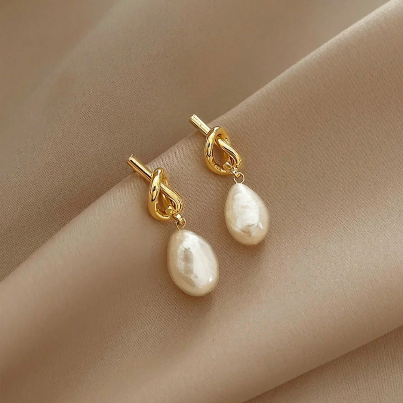 1 Pair of Knot Shaped Fake Pearl Pendant Earrings, Retro Charm Arcane Knot Shaped Baroque Pearl Earrings for Women's Jewelry