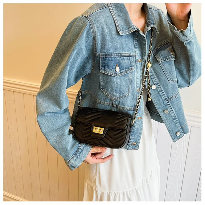 

Chic Ladies Crossbody-Bag Crafted From Goatskin Leather Boasting High-End Luang Prabang Casual Spacious Soft Daily Look​