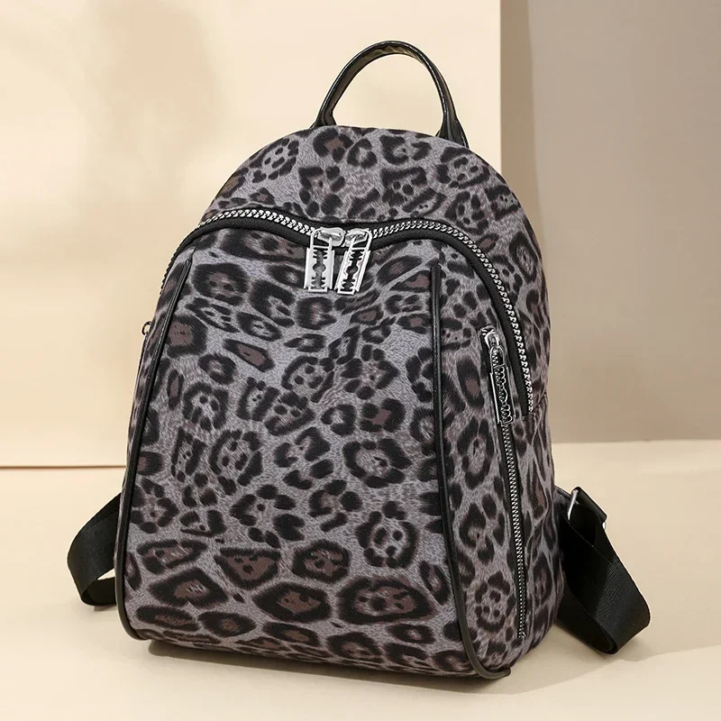 Mochila de nylon com estampa de leopardo 2025 alça macia de alta qualidade alça de ombro curvada mochila elegante bolsa simples e versátil