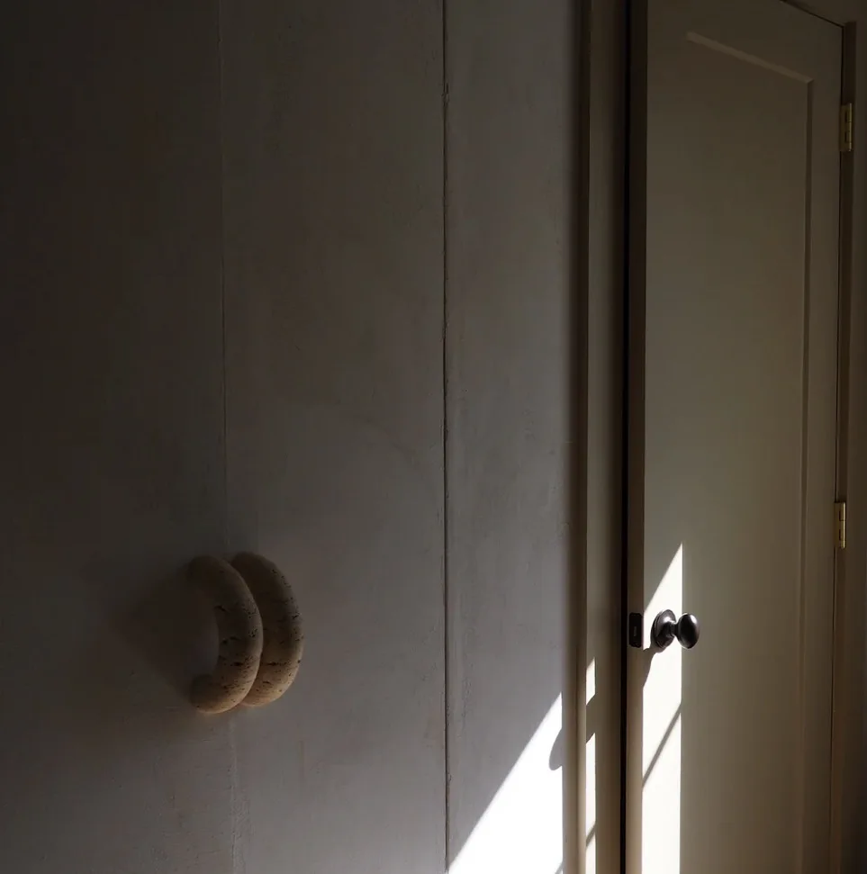 french-wabi-sabi-style-wardrobe-marble-donut-handle-arch-luxury-villa-natural-travertine-door-pull