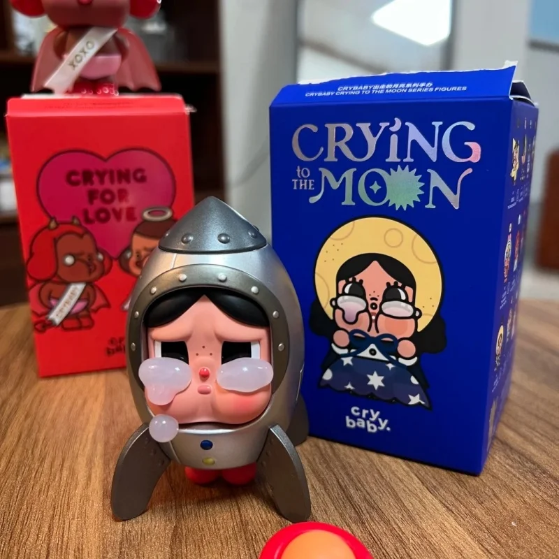 

Оригинальные фигурки POPMART Crybaby Crybaby Crying To The Moon, слепая коробка, игрушка, модная модель, загадочная коробка, извлекательный орнамент, рождественские подарки