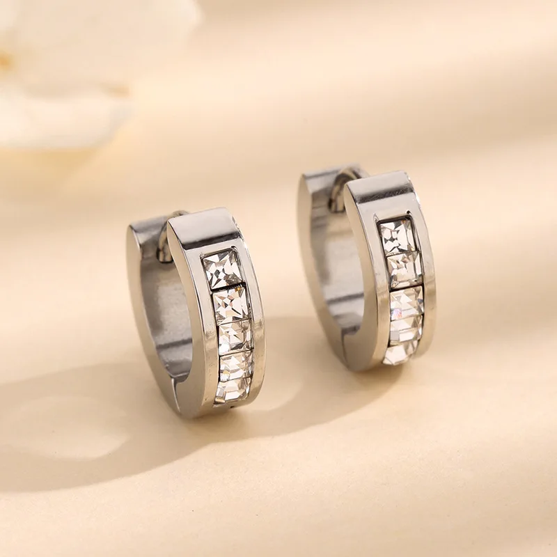 Kristall-Zirkonia Kleiner Knorpel-Creolen-Set aus schwarzem Edelstahl, runder Piercing-Ohrring für Damen, modischer Schmuck-Trend – Detail 7