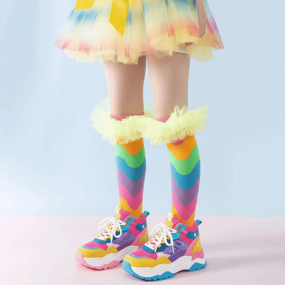 Nuovi calzini al ginocchio in cartone animato senza tacco Calzini lunghi traspiranti Calzini da ballo color arcobaleno