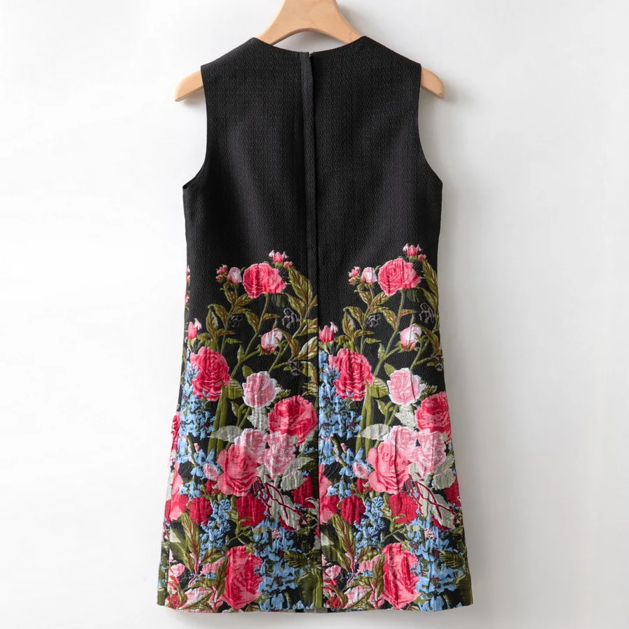 مجموعات صيف 2025 الجديدة من الملابس النسائية الأوروبية والأمريكية بدون أكمام وياقة مستديرة مطرزة فستان جاكار عصري