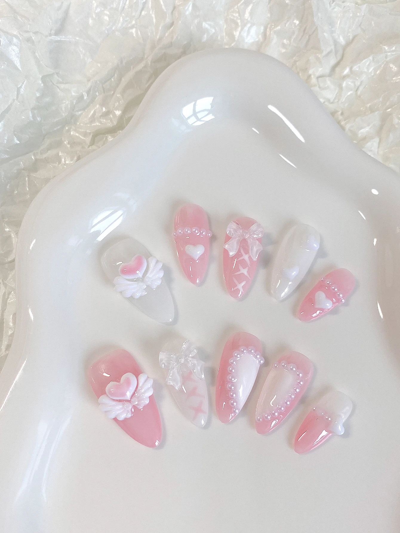 10 Pieces of 3D Heart-Shaped Angel Wings, Translucent White Bowknots, Pearl French-Style Long Almond-Shaped Bridesmaid Lolita Pure Desire Semi-Handmade Nail Stickers, Wedding Bridesmaid Styling, Lolita Dress Matching, Spring Date, Korean Pure Desire Outfit, Girly Atmosphere Photoshoot, Light Pastel Floral Dress Matching.