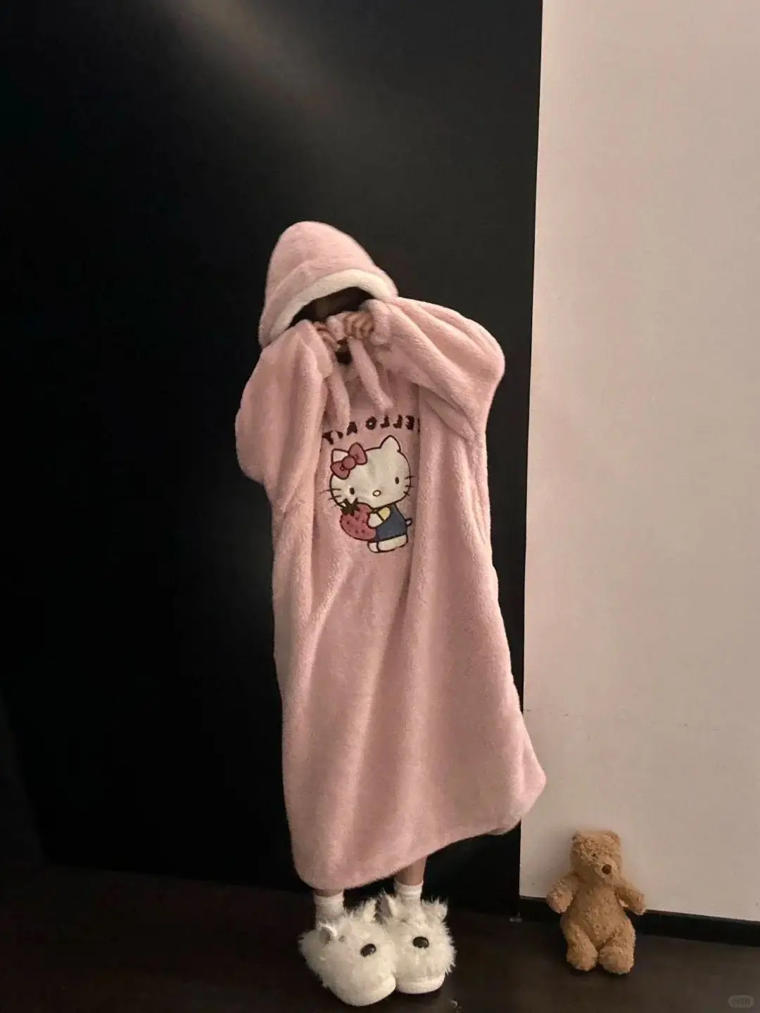 رداء Hello Kitty النسائي لشتاء 2025 من الصوف المرجاني قطيفة كاواي ملابس نوم مريحة ورائعة ملابس منزلية ناعمة ودافئة #2