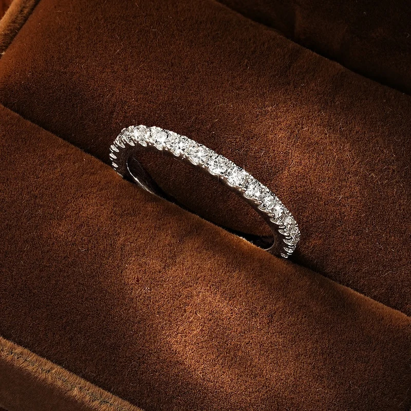 IOGOU 2MM D-Farbe VVS1 Voll-Moissanit-Bandringe Funkelnder Labor-Imitationsdiamant Stapelbarer Eternity-Verlobungsring für Frauen – Detail 8