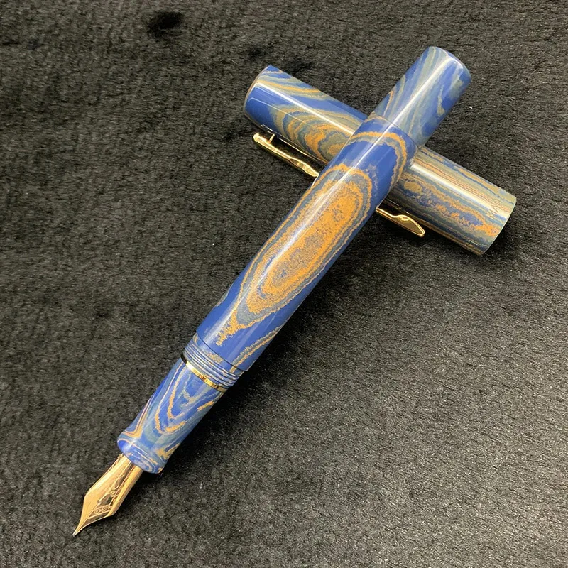 Junlai 631 Золотой/Серебряный зажим 14 К No 32 Перо Золотая перьевая ручка Немецкая камберландская жесткая натуральная каучуковая поршень Длинный нож Подарочная ручка Junlai 631 Золотой/Серебряный зажим 14 К No 32 Перо Золотая перьевая ручка Немецкая камберландская жесткая натуральная каучуковая поршень Длинный нож Подарочная ручка