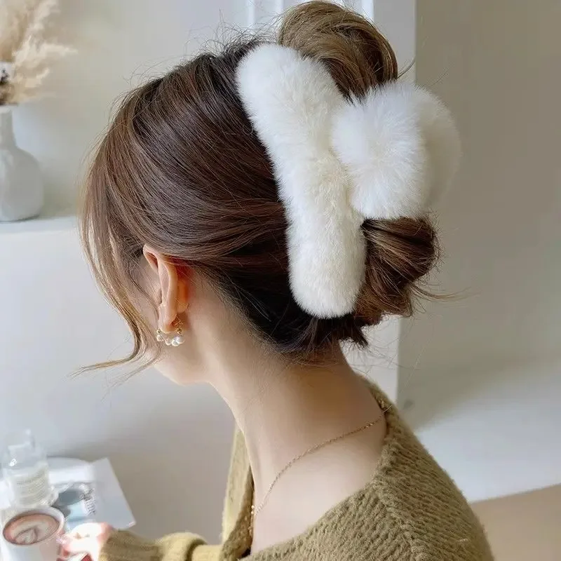 

2025 Oversize Plush Hair Clip Claw For Girl Women Cute Ribbit Fur Crab For Hair Luxury Ponytail Bareette Winter Hair Accessories