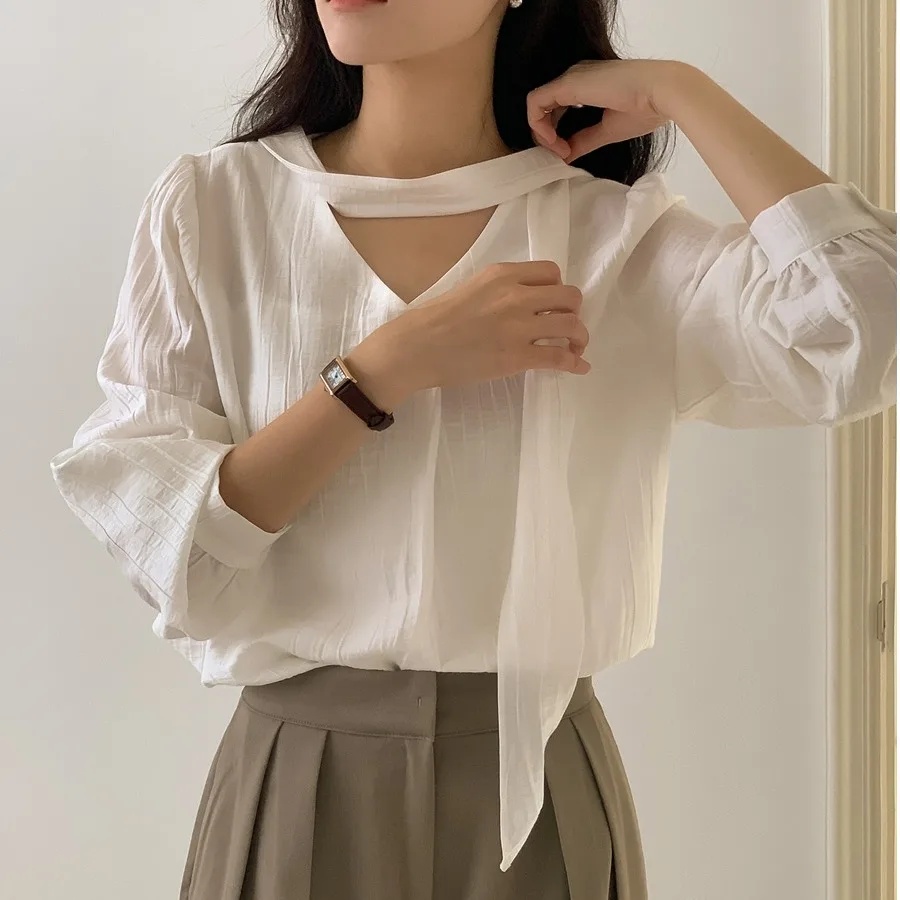 

Chic Early Spring Women's irt V-ne Long Sve Versatile Polyester Fabric Loose Fit Korean Sle Faionable Sa Design