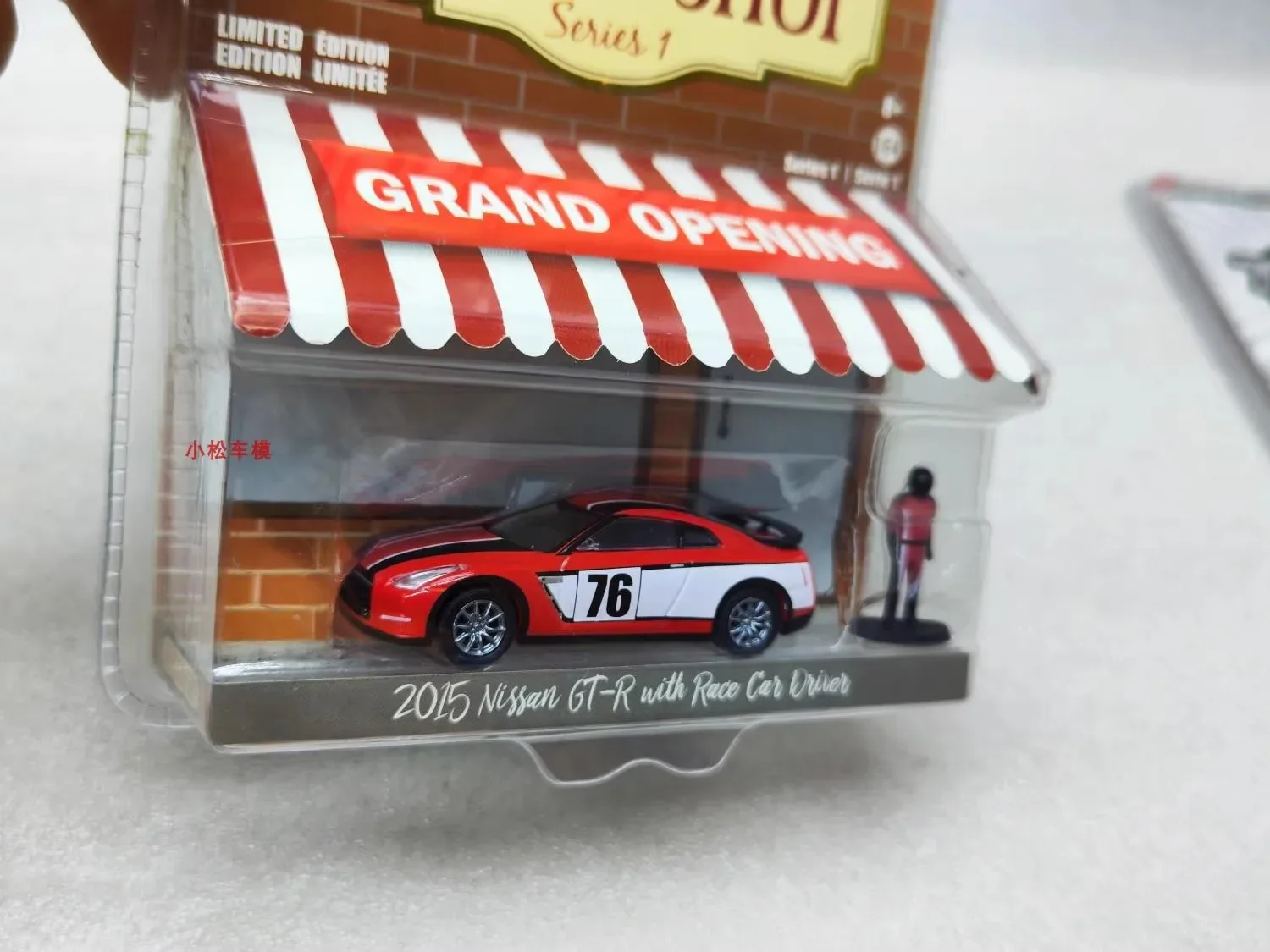 1:64 2015 Nissan GT-R With Rac Car Driver Diecast Metal Alloy Model Car Toys For Gift Collection