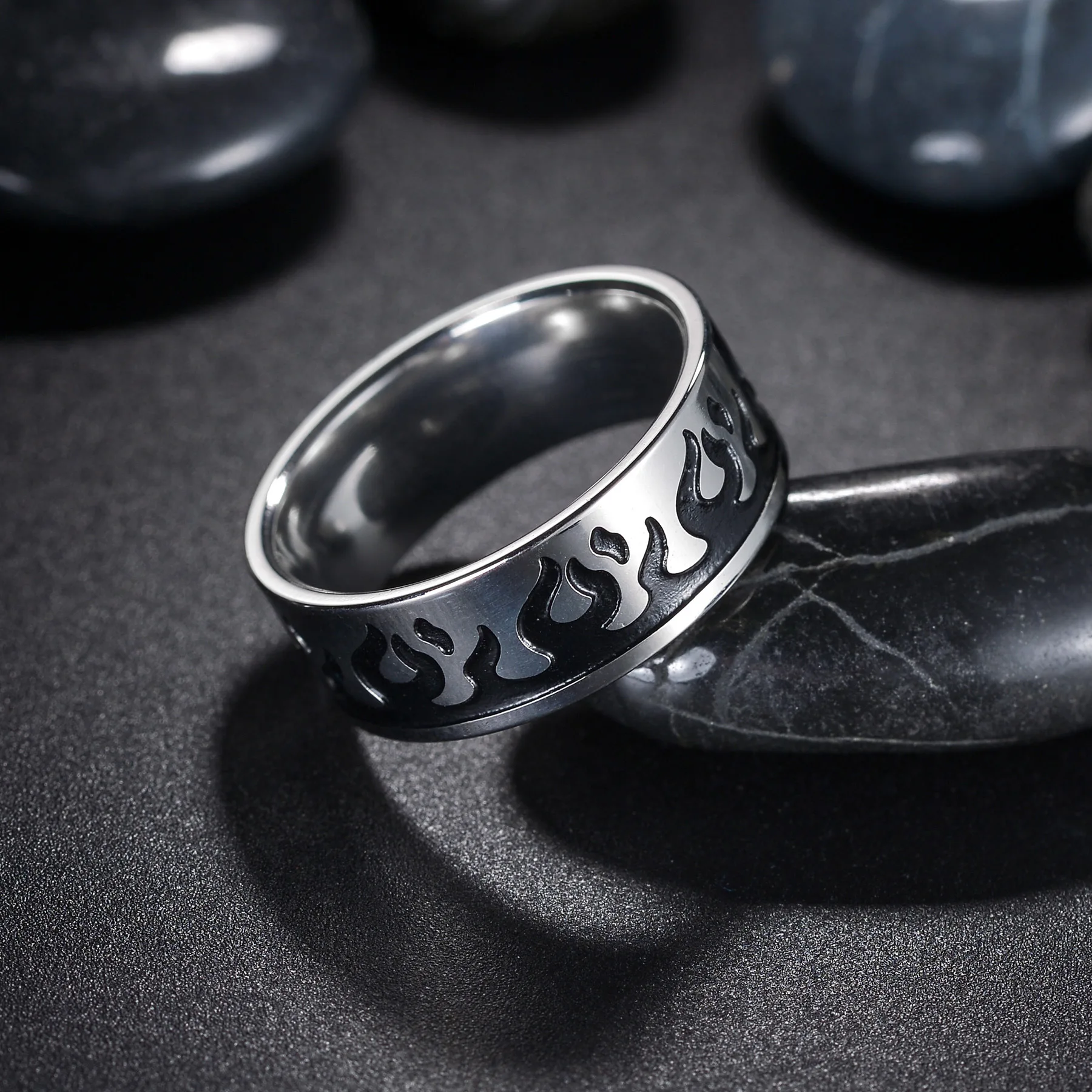 2023 New Punk Vintage Red Flame Pattern Men\'s Stainless Steel Ring Men\'s And Women\'s Wedding Ring Party Jewelry Gift
